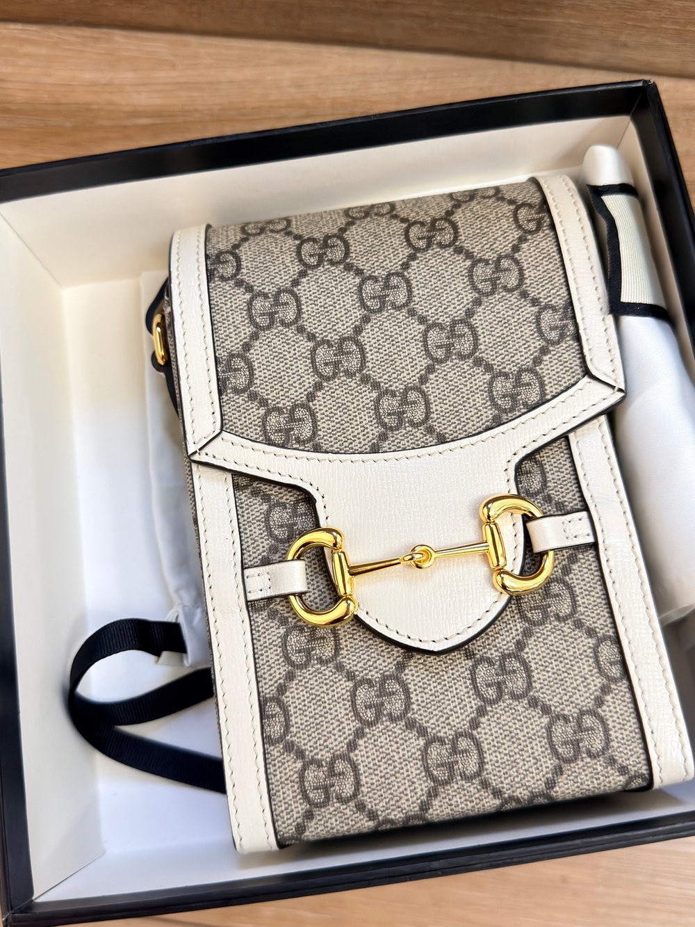 Gucci Beige Monogram Crossbody with White Trim and Gold Horsebit - Picture 4 of 16